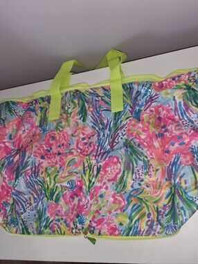 NWOT: Lilly Pulitzer Pink Multi Floral Zip Tote